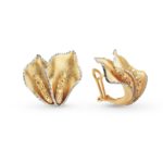 Two-tone satin calla clip earrings in 18kt gold - OE4090-LI