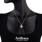 Photo to be taken as a reference for the size of the jewel.