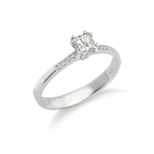 Ring with princess cut diamond
