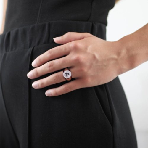 Photo to be taken as a reference for the size of the jewel.