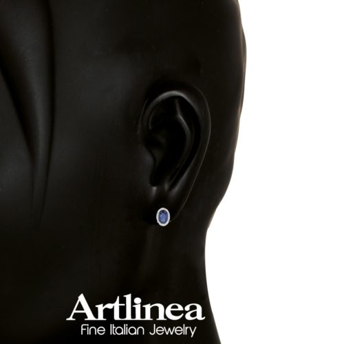 Photo to be taken as a reference for the size of the jewel.
