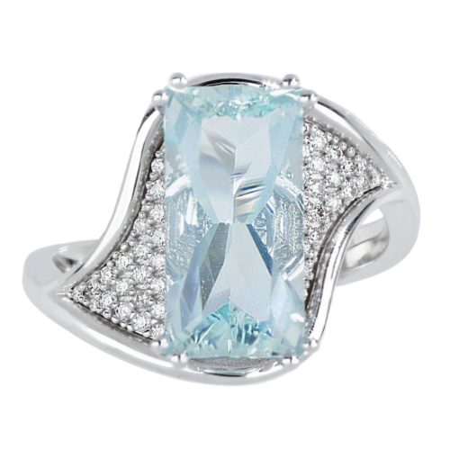 Photo to be taken as a reference for the size of the jewel.