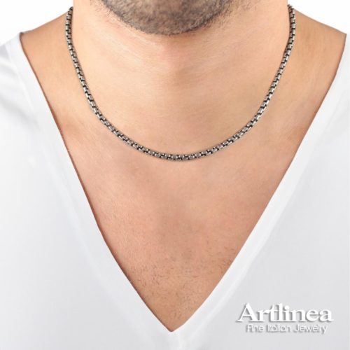 Photo to be taken as a reference for the size of the jewel.