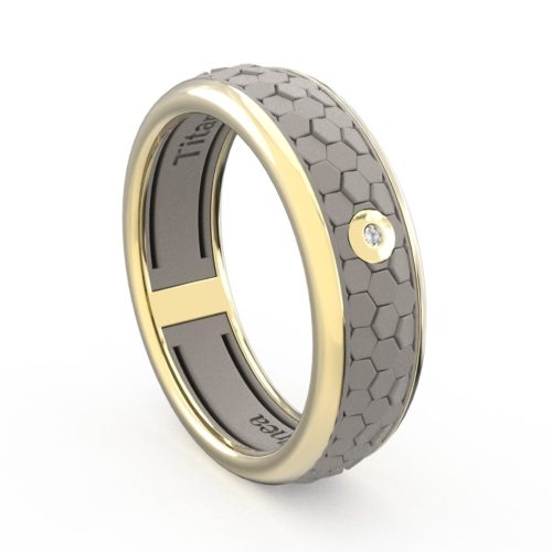 18 kt gold and titanium band ring with hexagonal honeycomb texture - ATU003