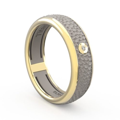 18 kt gold and titanium band ring with scale texture - ATU005