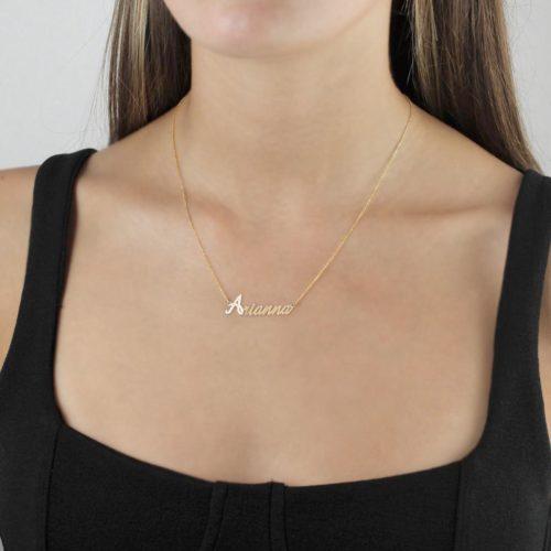 Photo to be taken as a reference for the size of the jewel.