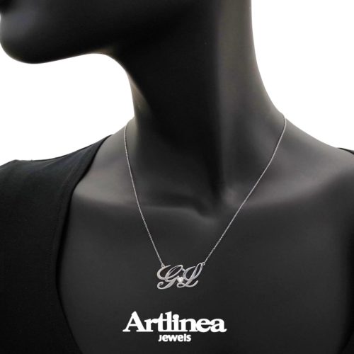 Photo to be taken as a reference for the size of the jewel.