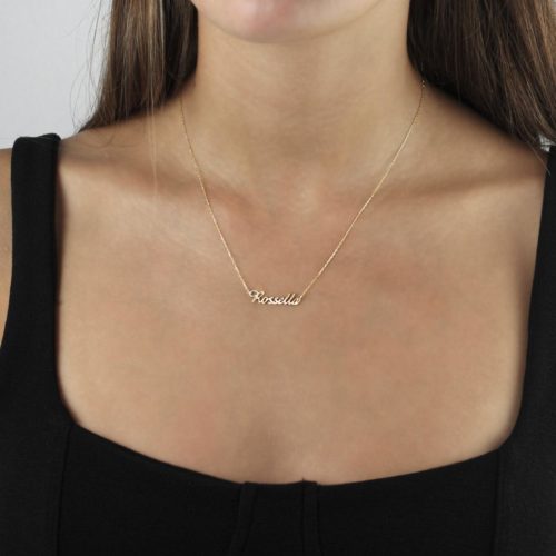 Photo to be taken as a reference for the size of the jewel.
