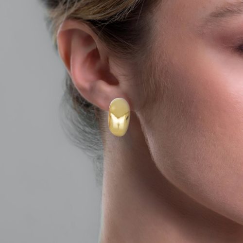 Photo to be taken as a reference for the size of the jewel.