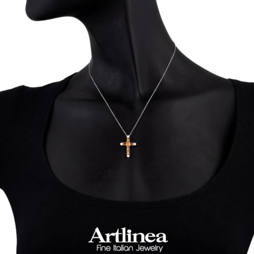 Photo to be taken as a reference for the size of the jewel.