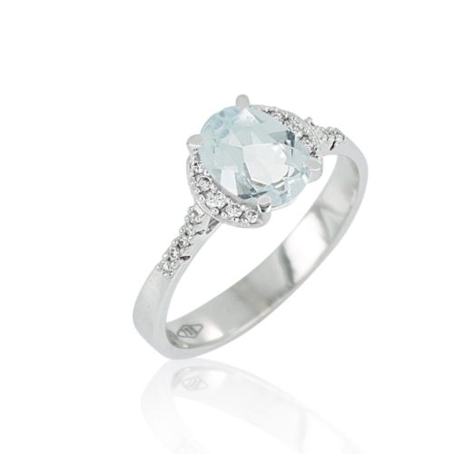 18kt white gold ring, with aquamarine and diamonds
