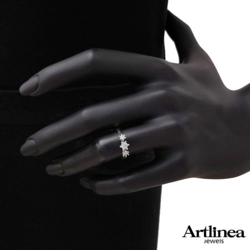 Classic Trilogy Ring 6 Prongs Gradual Diamonds