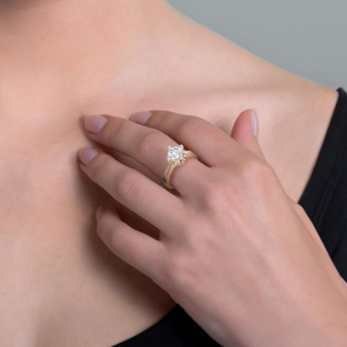 Classic Solitaire Ring with Diamond